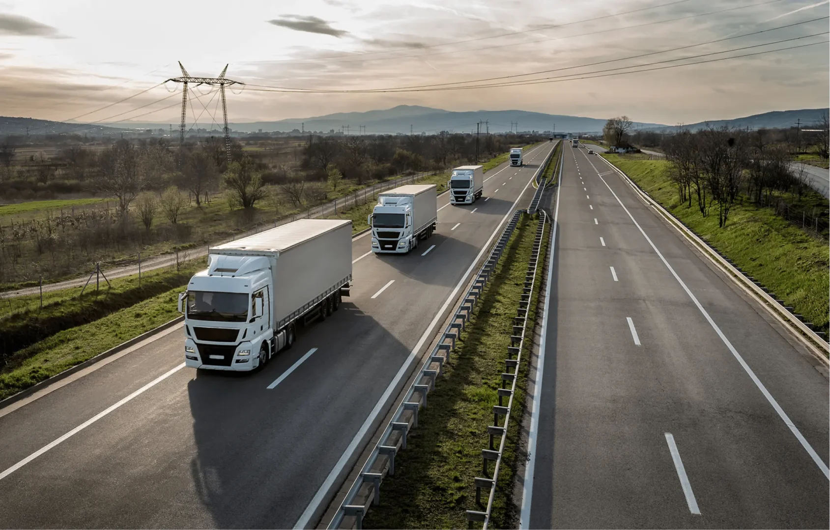 Ruch samochodów ciężarowych na autostradzie