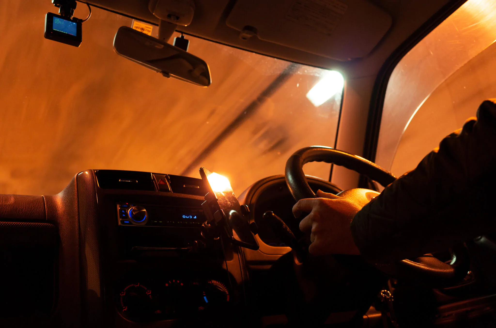 Kierowca w samochodzie