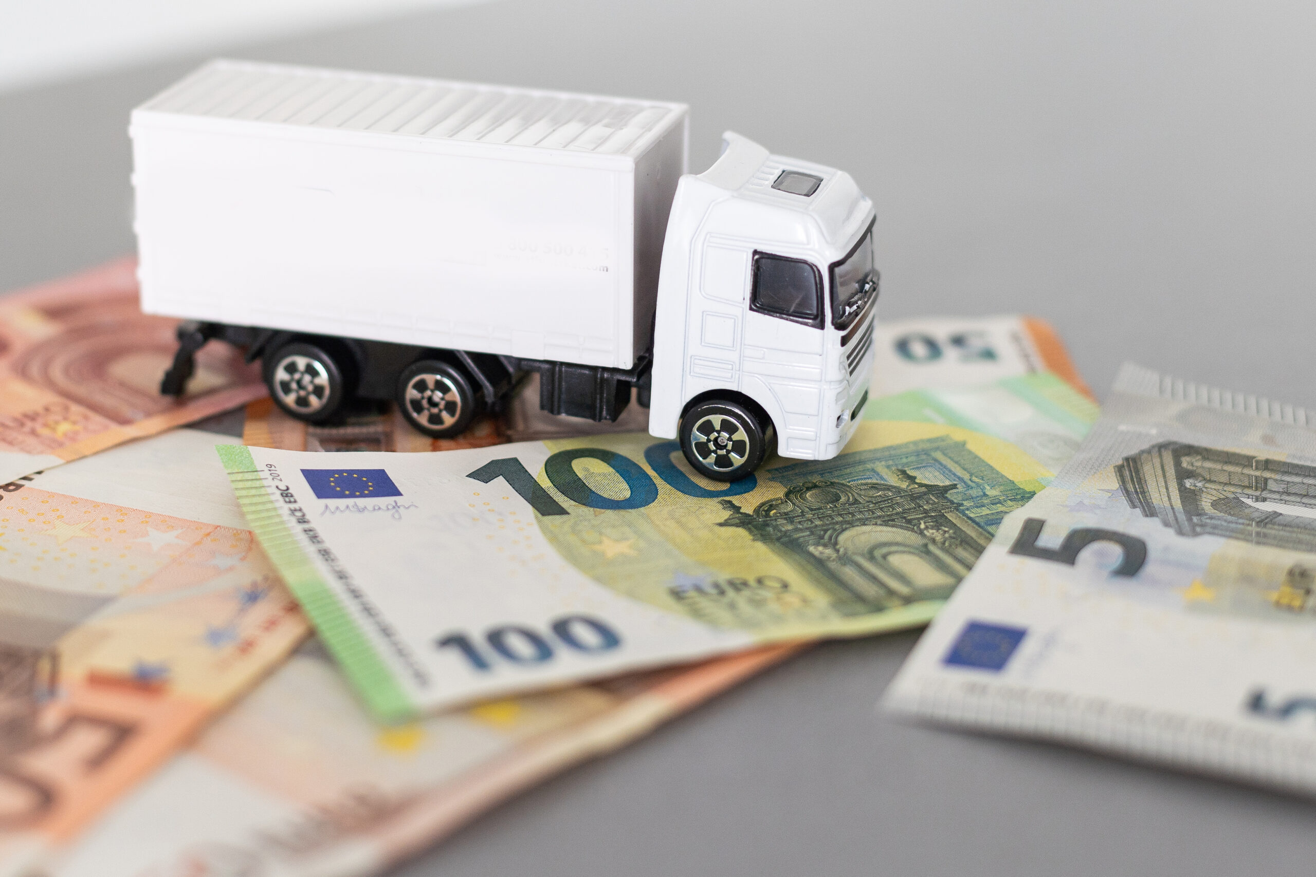 Samochodzik na banknotach